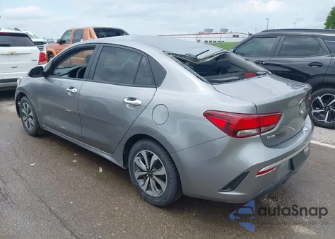 2021 Kia Rio S z USA, uszkodzony, nr VIN 3KPA24AD4ME387186